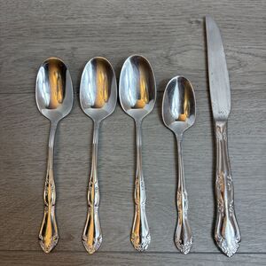 Oneida Floral Scrolls Pattern 18/0 Stainless 1 Knife 1 Teaspoon 3 Oval Spoons